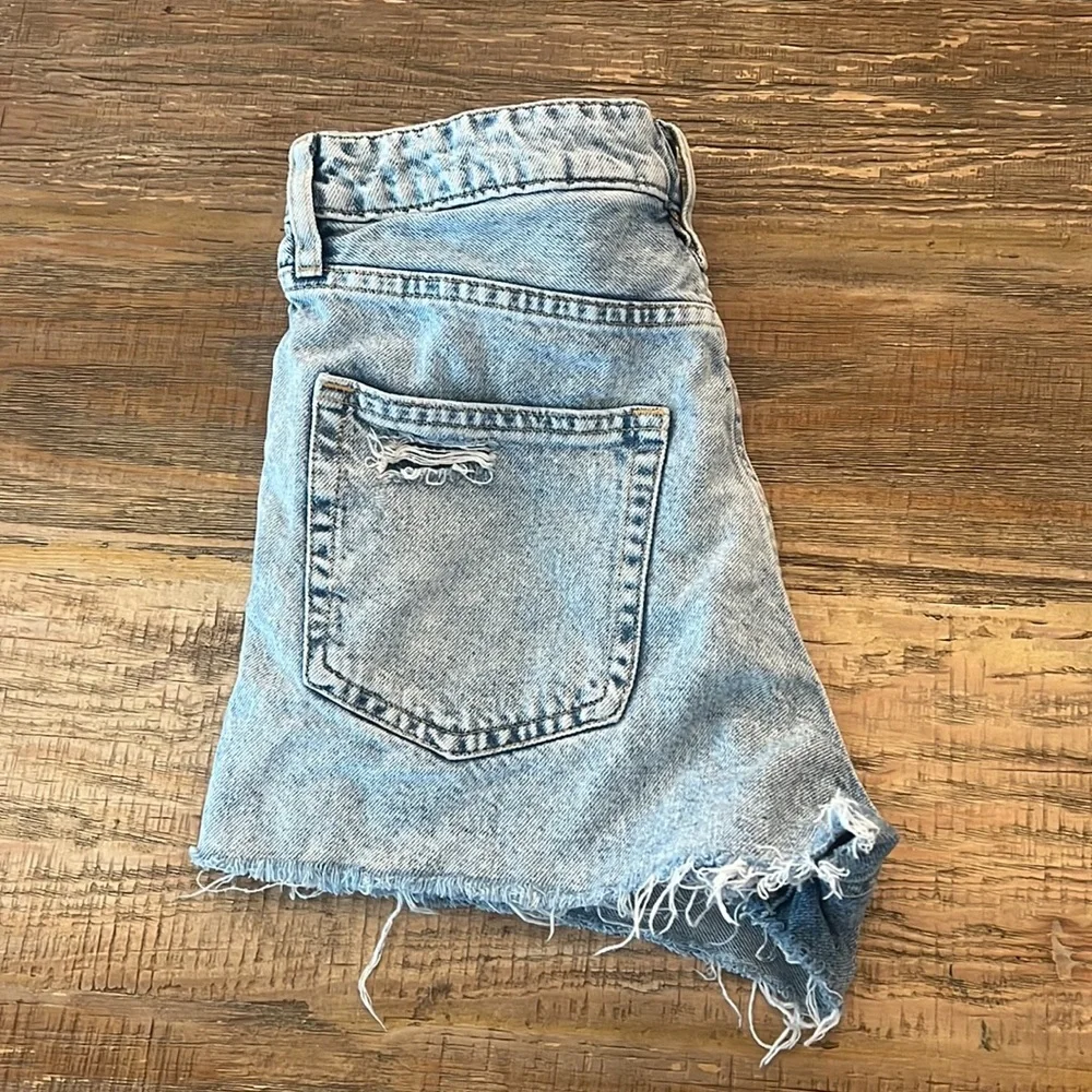 2 pairs of jean shorts - Picture 3 of 5